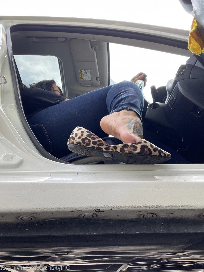 SERVINGBAREFEET [ servingfet ] Onlyfans leaked photo 5079151 on Hotleaks.tv
