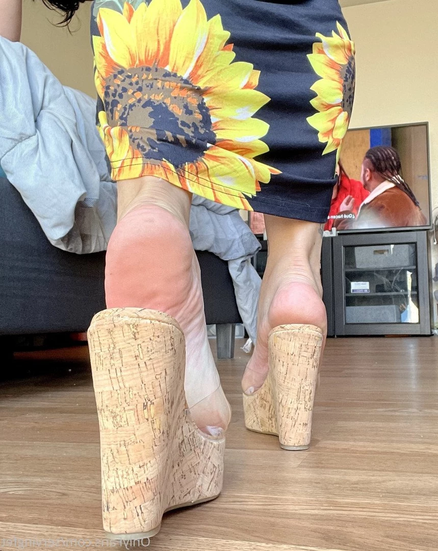 SERVINGBAREFEET [ servingfet ] Onlyfans leaked photo 5082823 on Hotleaks.tv