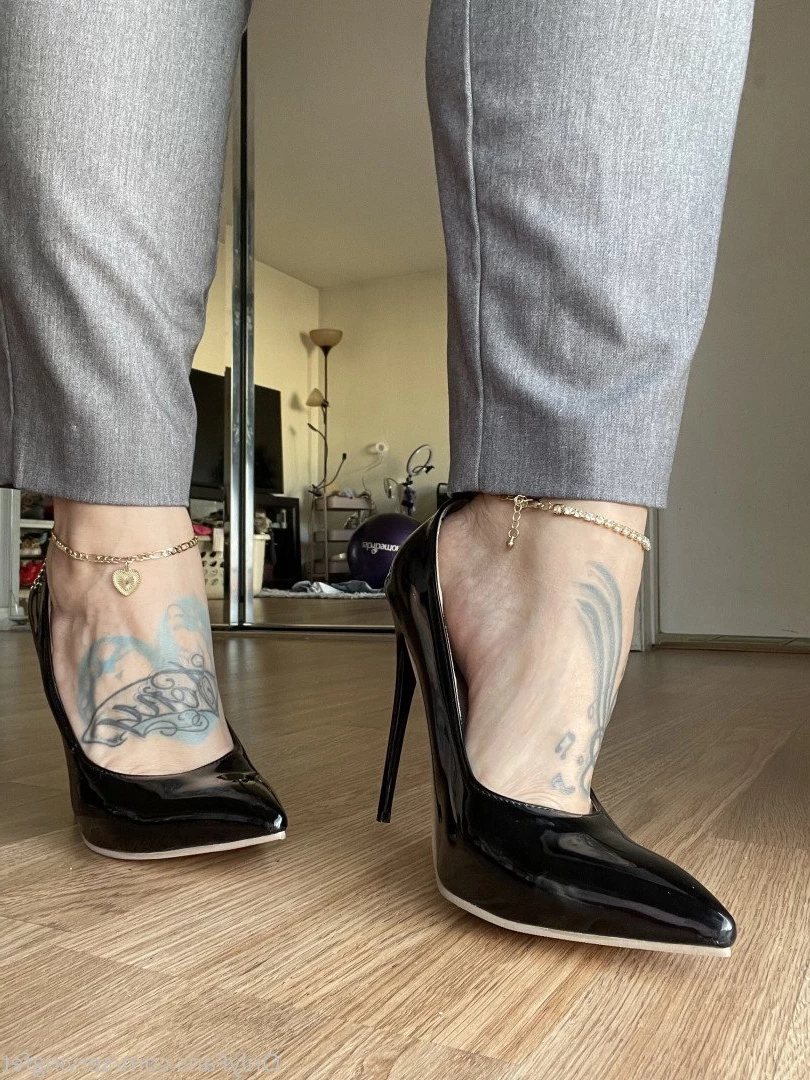 SERVINGBAREFEET [ servingfet ] Onlyfans leaked photo 5085292 on Hotleaks.tv