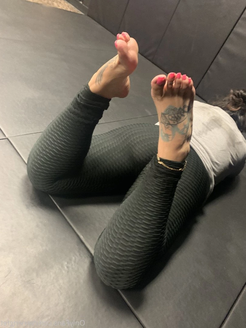SERVINGBAREFEET [ servingfet ] Onlyfans leaked photo 5094803 on Hotleaks.tv