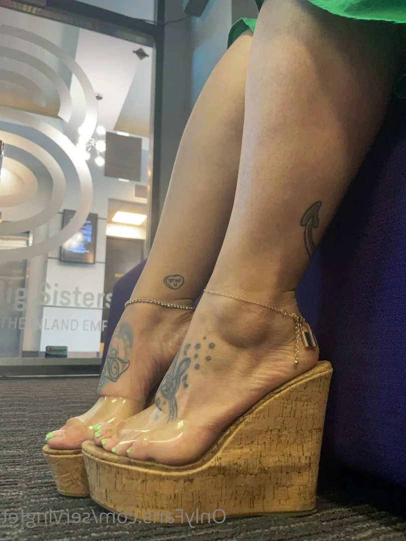SERVINGBAREFEET [ servingfet ] Onlyfans leaked photo 5099429 on Hotleaks.tv