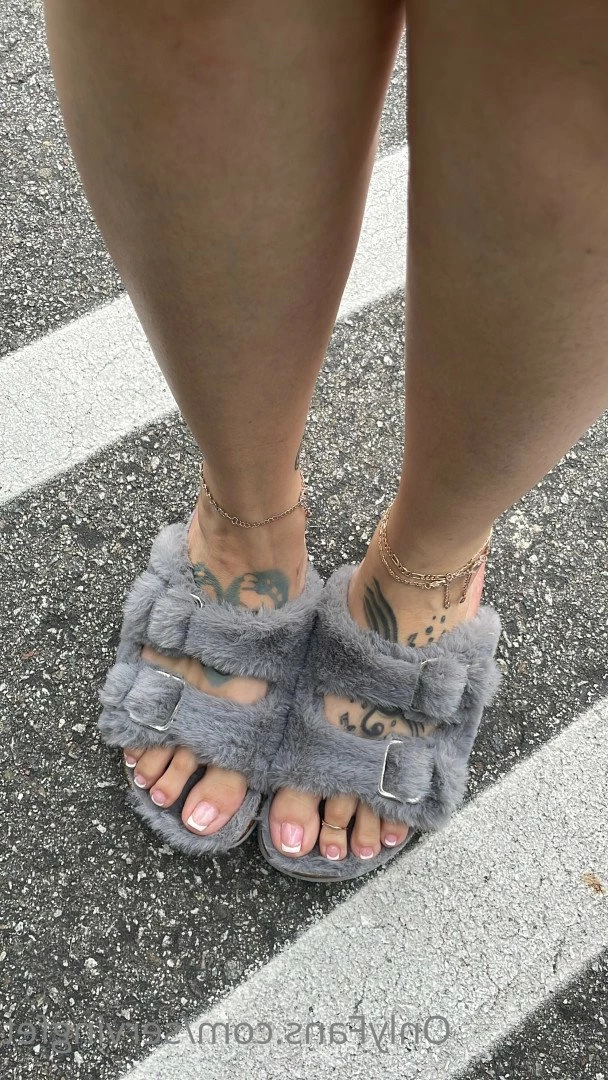 SERVINGBAREFEET [ servingfet ] Onlyfans leaked photo 5099470 on Hotleaks.tv