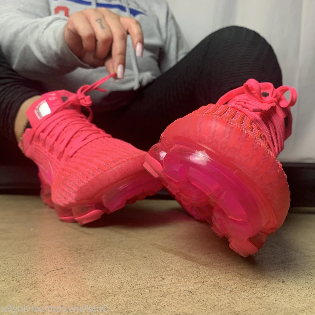 SERVINGBAREFEET [ servingfet ] Onlyfans leaked photo 5100439 on Hotleaks.tv