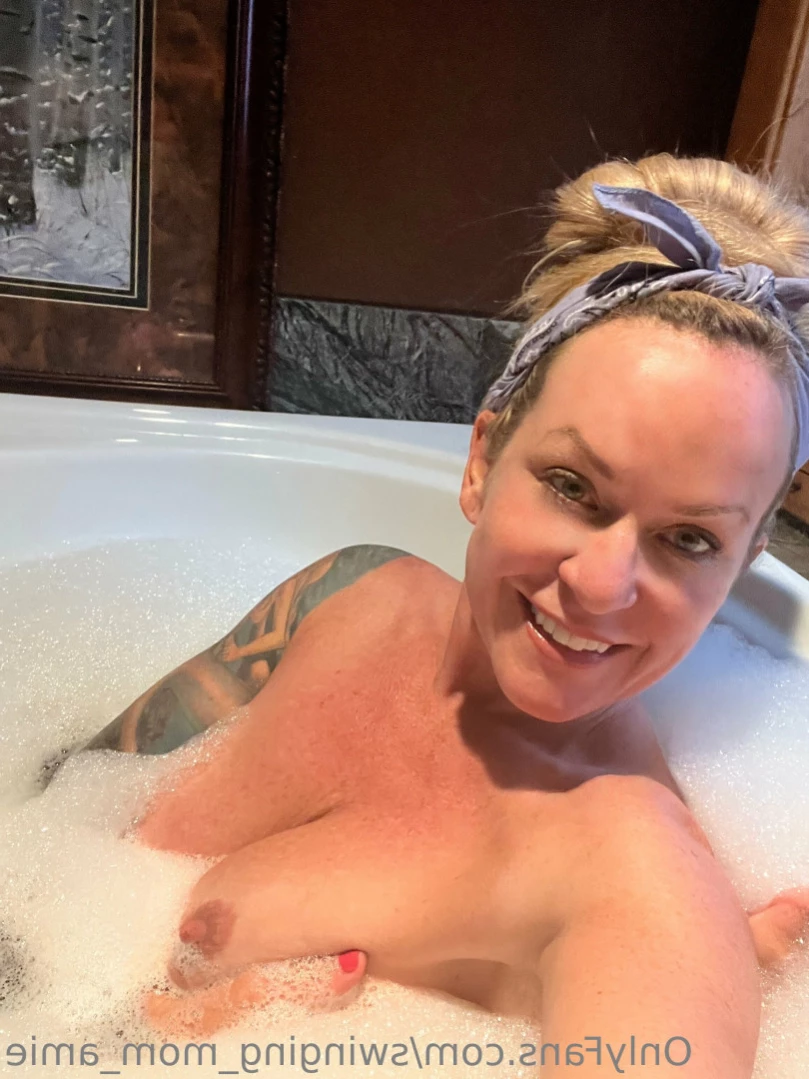 Swinger Step Mom [ swinging_mom_amie ] Onlyfans leaked photo 11102018 on Hotleaks.tv