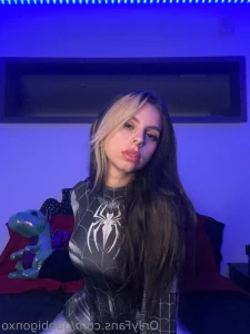 4898912