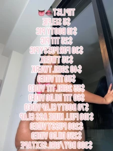 586832