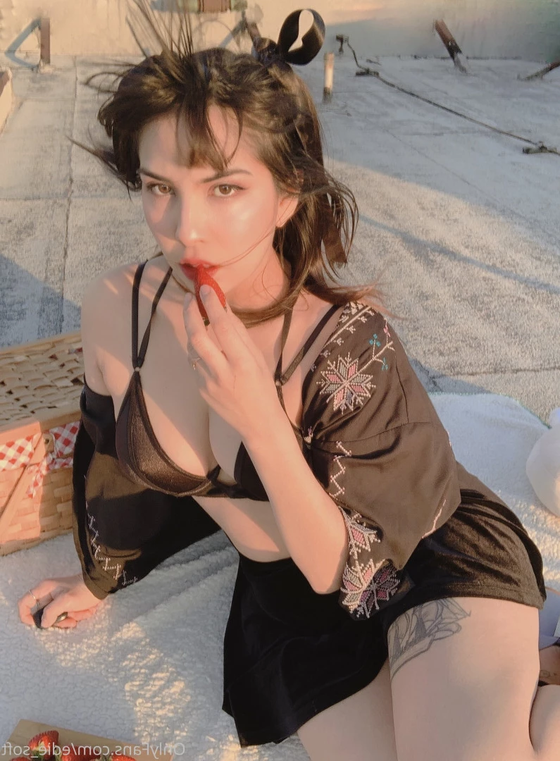 EdieSoft [ edie_soft ] Onlyfans leaked photo 7663073 on Hotleaks.tv