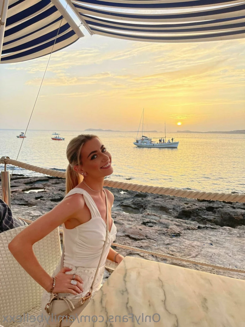 Emily Bellexx [ emilybellexx ] Onlyfans leaked photo 11049349 on Hotleaks.tv