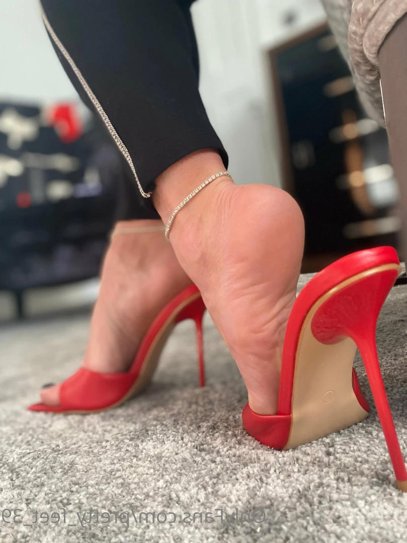 Goddess Vanessa [ pretty_feet_39 ] Onlyfans leaked photo 7167915 on Hotleaks.tv