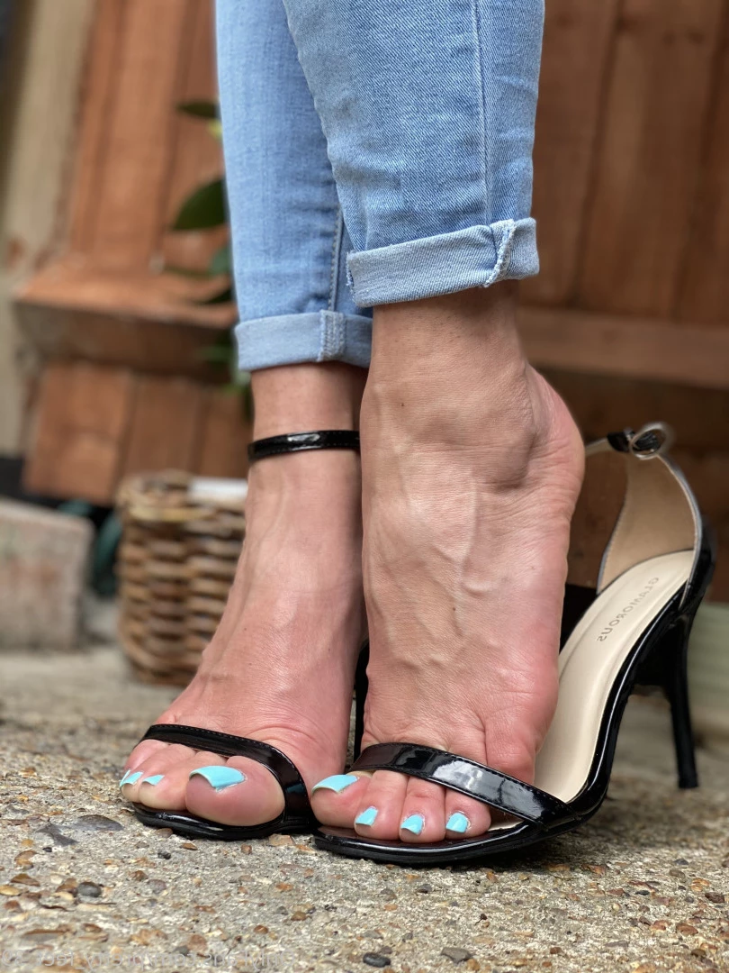 Goddess Vanessa [ pretty_feet_39 ] Onlyfans leaked photo 7182297 on Hotleaks.tv
