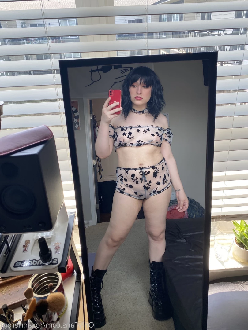Roxanne Rom [ roxannerom ] Onlyfans leaked photo 6723027 on Hotleaks.tv