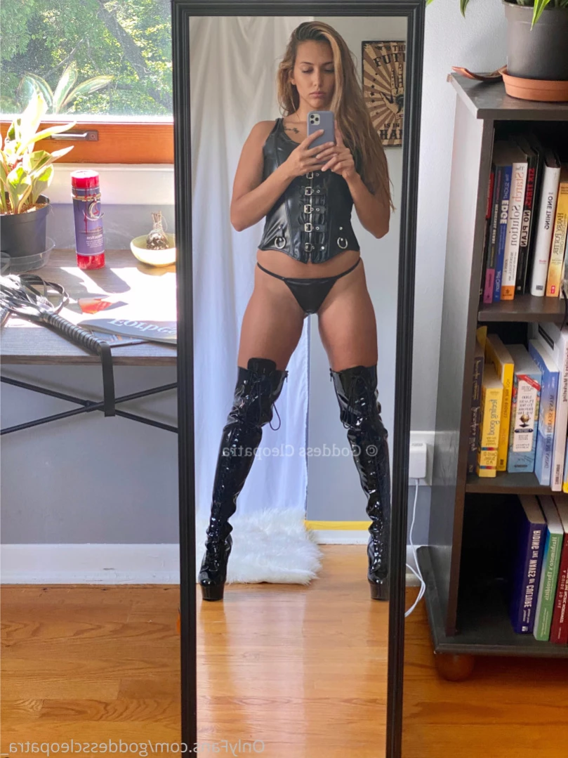 Cleopatra [ cleox13 ] Onlyfans leaked photo 14723940 on Hotleaks.tv