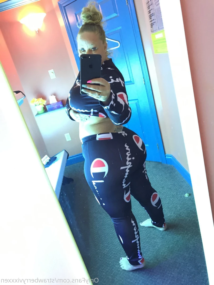 strawberryvixxxen Onlyfans leaked photo 13767431 on Hotleaks.tv