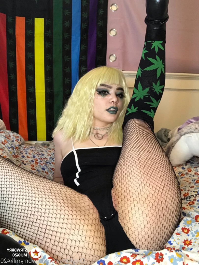 Veronika Strawberry [ strwbrrymlk420 ] Onlyfans leaked photo 10889909 on Hotleaks.tv
