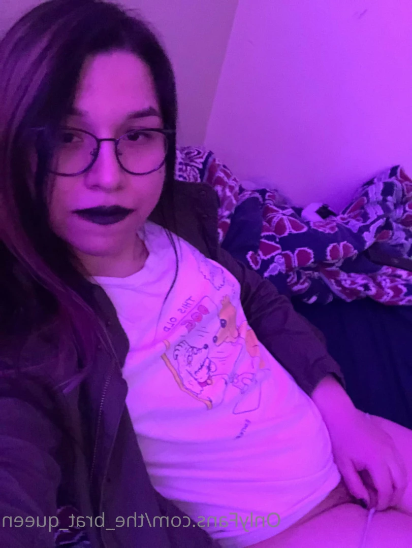 𝔱𝔥𝔢 𝔅𝔯𝔞𝔱 𝔔𝔲𝔢𝔢𝔫 🖤💀🏳️‍⚧️ [ the_brat_queen ] Onlyfans leaked photo 9063873 on Hotleaks.tv