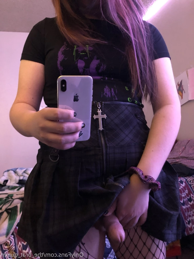 𝔱𝔥𝔢 𝔅𝔯𝔞𝔱 𝔔𝔲𝔢𝔢𝔫 🖤💀🏳️‍⚧️ [ the_brat_queen ] Onlyfans leaked photo 9064242 on Hotleaks.tv