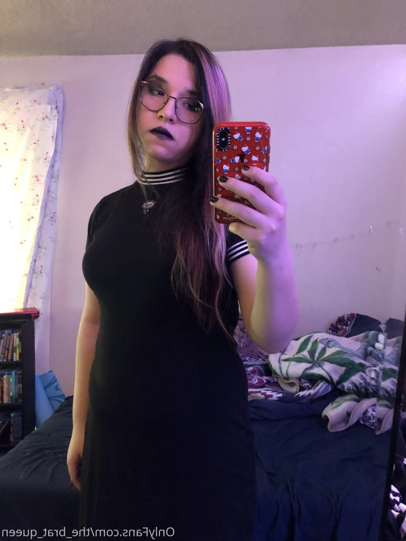 𝔱𝔥𝔢 𝔅𝔯𝔞𝔱 𝔔𝔲𝔢𝔢𝔫 🖤💀🏳️‍⚧️ [ the_brat_queen ] Onlyfans leaked photo 9064351 on Hotleaks.tv