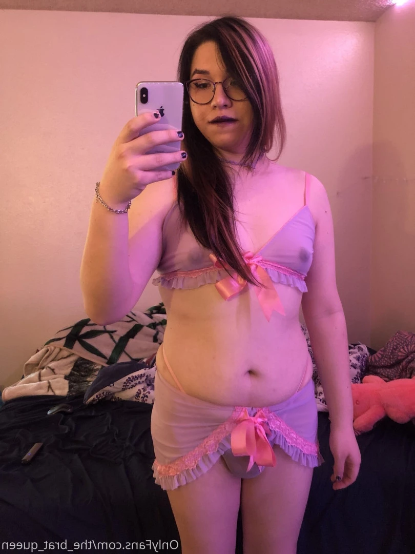 𝔱𝔥𝔢 𝔅𝔯𝔞𝔱 𝔔𝔲𝔢𝔢𝔫 🖤💀🏳️‍⚧️ [ the_brat_queen ] Onlyfans leaked photo 9065394 on Hotleaks.tv