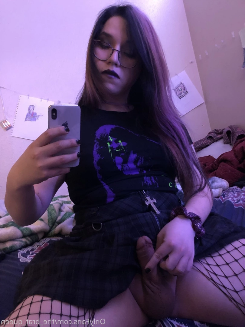 𝔱𝔥𝔢 𝔅𝔯𝔞𝔱 𝔔𝔲𝔢𝔢𝔫 🖤💀🏳️‍⚧️ [ the_brat_queen ] Onlyfans leaked photo 9066328 on Hotleaks.tv