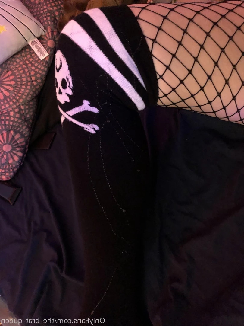 𝔱𝔥𝔢 𝔅𝔯𝔞𝔱 𝔔𝔲𝔢𝔢𝔫 🖤💀🏳️‍⚧️ [ the_brat_queen ] Onlyfans leaked photo 9069385 on Hotleaks.tv