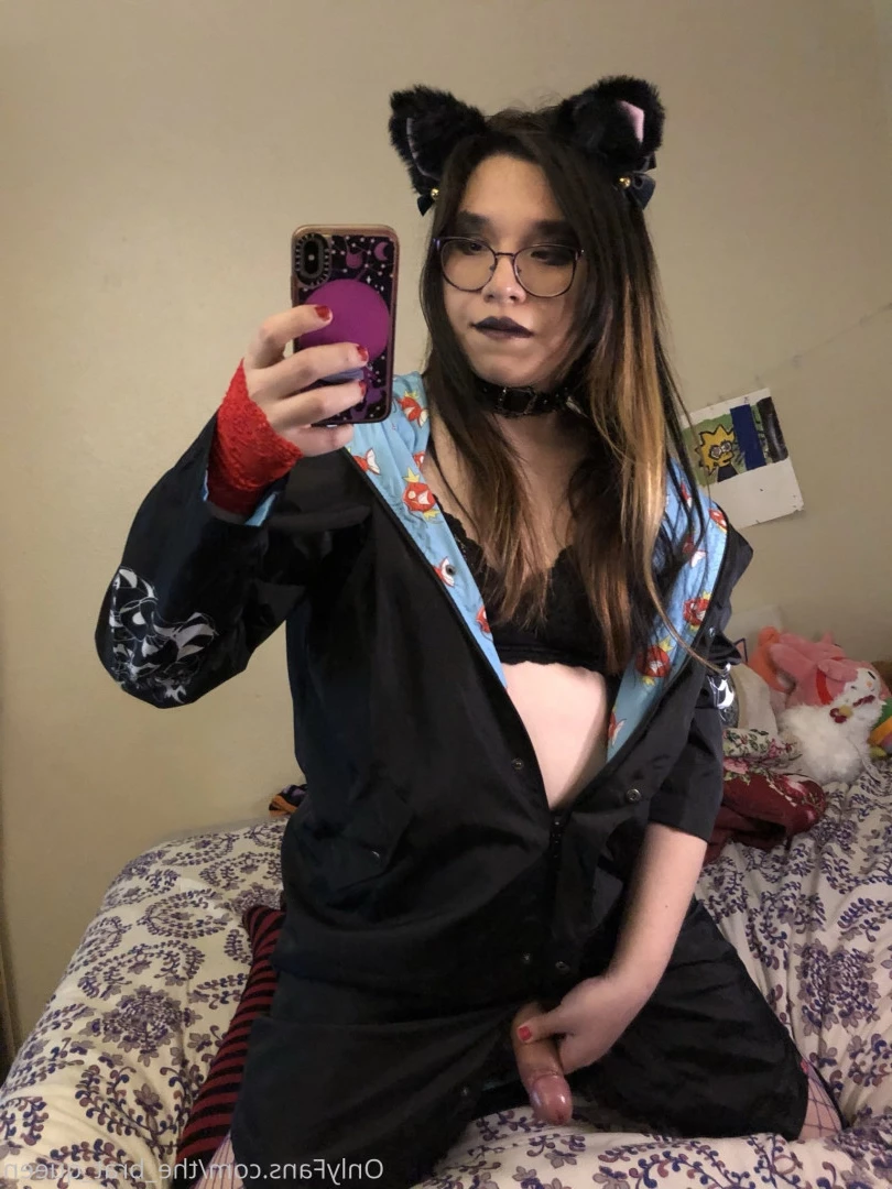 𝔱𝔥𝔢 𝔅𝔯𝔞𝔱 𝔔𝔲𝔢𝔢𝔫 🖤💀🏳️‍⚧️ [ the_brat_queen ] Onlyfans leaked photo 9070037 on Hotleaks.tv
