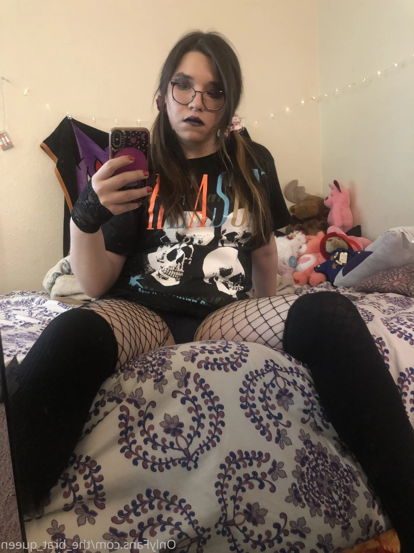 𝔱𝔥𝔢 𝔅𝔯𝔞𝔱 𝔔𝔲𝔢𝔢𝔫 🖤💀🏳️‍⚧️ [ the_brat_queen ] Onlyfans leaked photo 9070169 on Hotleaks.tv