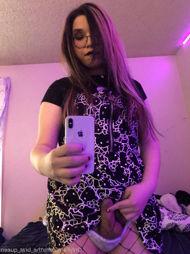𝔱𝔥𝔢 𝔅𝔯𝔞𝔱 𝔔𝔲𝔢𝔢𝔫 🖤💀🏳️‍⚧️ [ the_brat_queen ] Onlyfans leaked photo 9072497 on Hotleaks.tv