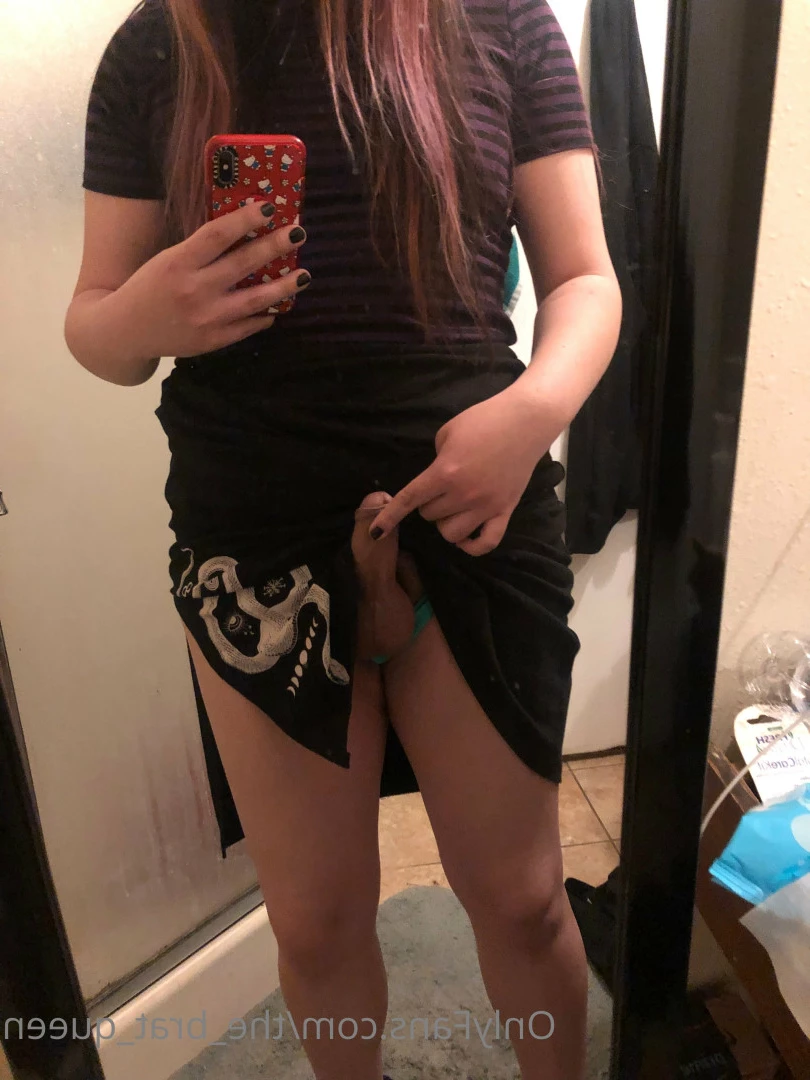 𝔱𝔥𝔢 𝔅𝔯𝔞𝔱 𝔔𝔲𝔢𝔢𝔫 🖤💀🏳️‍⚧️ [ the_brat_queen ] Onlyfans leaked photo 9072839 on Hotleaks.tv