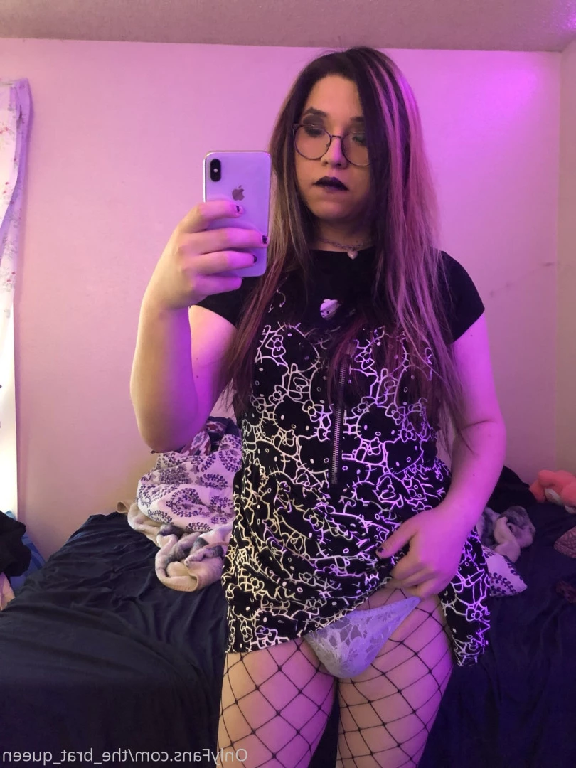𝔱𝔥𝔢 𝔅𝔯𝔞𝔱 𝔔𝔲𝔢𝔢𝔫 🖤💀🏳️‍⚧️ [ the_brat_queen ] Onlyfans leaked photo 9073156 on Hotleaks.tv