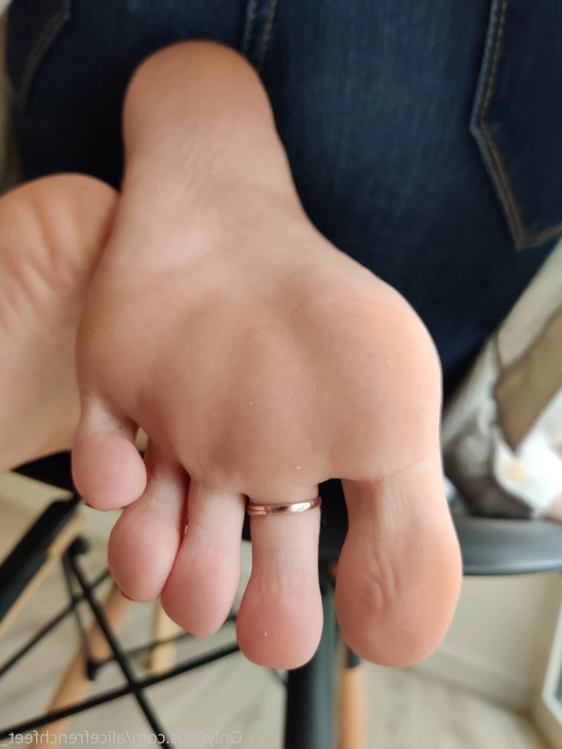 alicefrenchfeet [ alice.frenchfeet ] Onlyfans leaked photo 8824963 on Hotleaks.tv