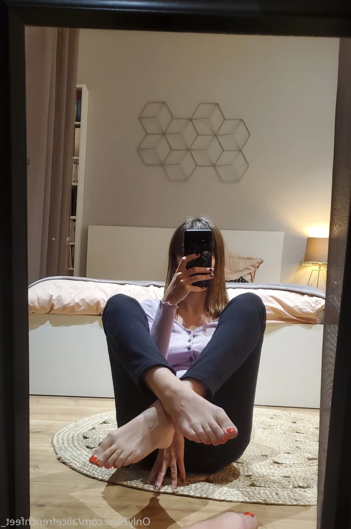 alicefrenchfeet [ alice.frenchfeet ] Onlyfans leaked photo 8824977 on Hotleaks.tv