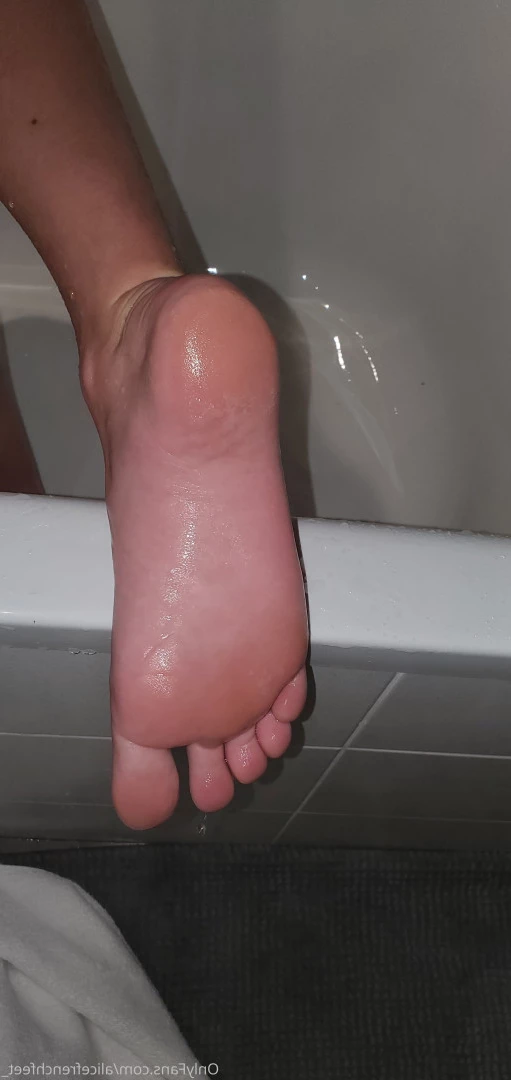 alicefrenchfeet [ alice.frenchfeet ] Onlyfans leaked photo 8826159 on Hotleaks.tv