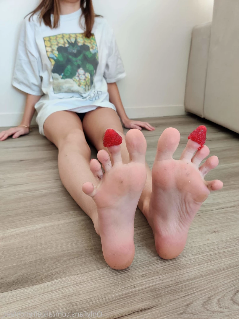 alicefrenchfeet [ alice.frenchfeet ] Onlyfans leaked photo 8827938 on Hotleaks.tv
