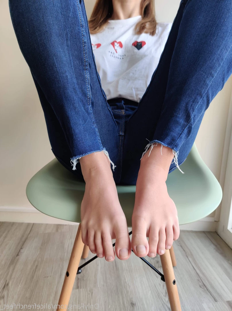 alicefrenchfeet [ alice.frenchfeet ] Onlyfans leaked photo 8827977 on Hotleaks.tv