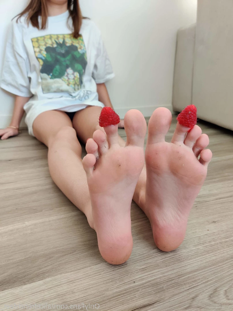 alicefrenchfeet [ alice.frenchfeet ] Onlyfans leaked photo 8828096 on Hotleaks.tv