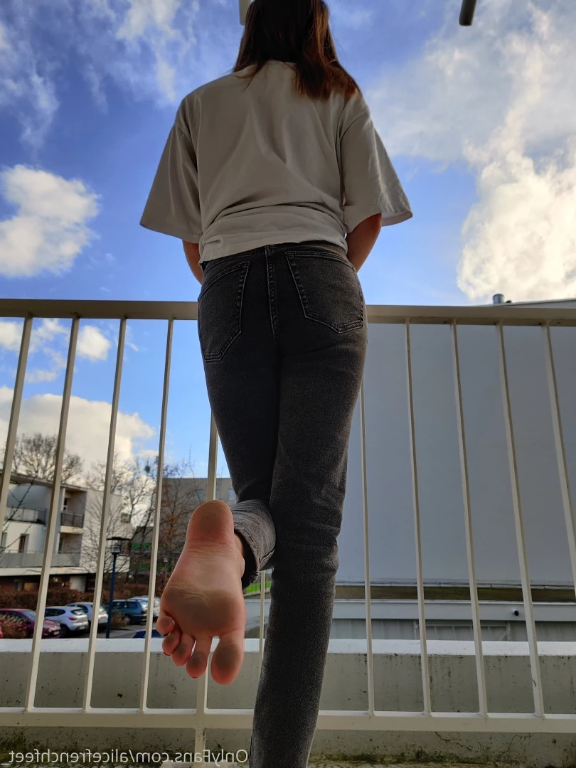 alicefrenchfeet [ alice.frenchfeet ] Onlyfans leaked photo 8829582 on Hotleaks.tv
