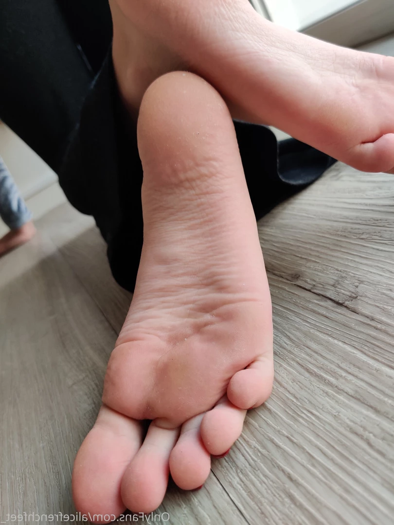 alicefrenchfeet [ alice.frenchfeet ] Onlyfans leaked photo 8829625 on Hotleaks.tv