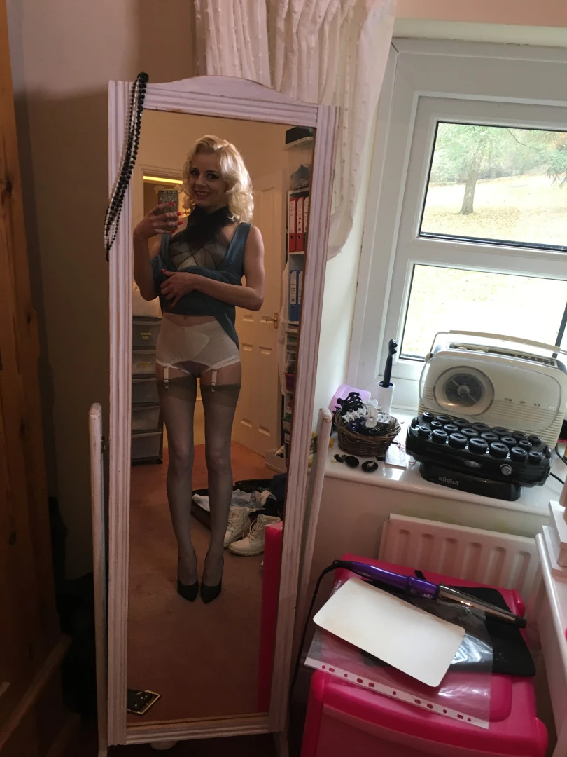 April Paisley OFFICIAL [ aprilpaisleyofficial ] Onlyfans leaked photo 8937829 on Hotleaks.tv