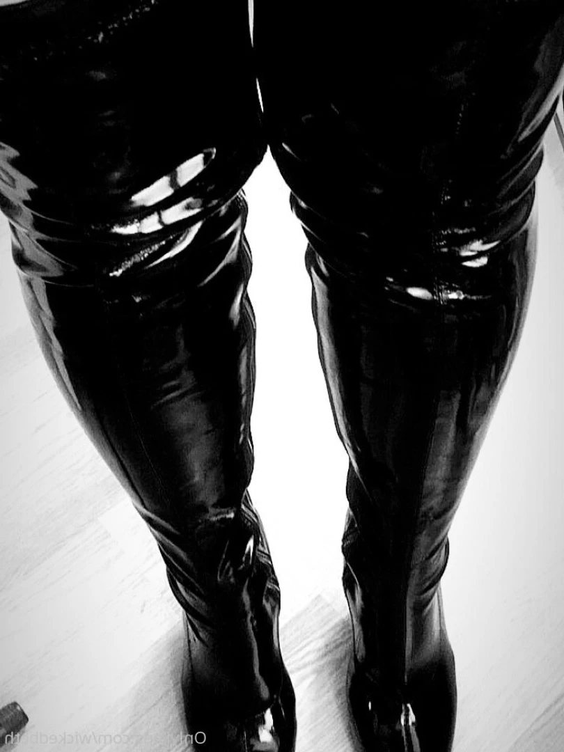 Backdoor Goth 🦇 [ bettyclark ] Onlyfans leaked photo 10254703 on Hotleaks.tv