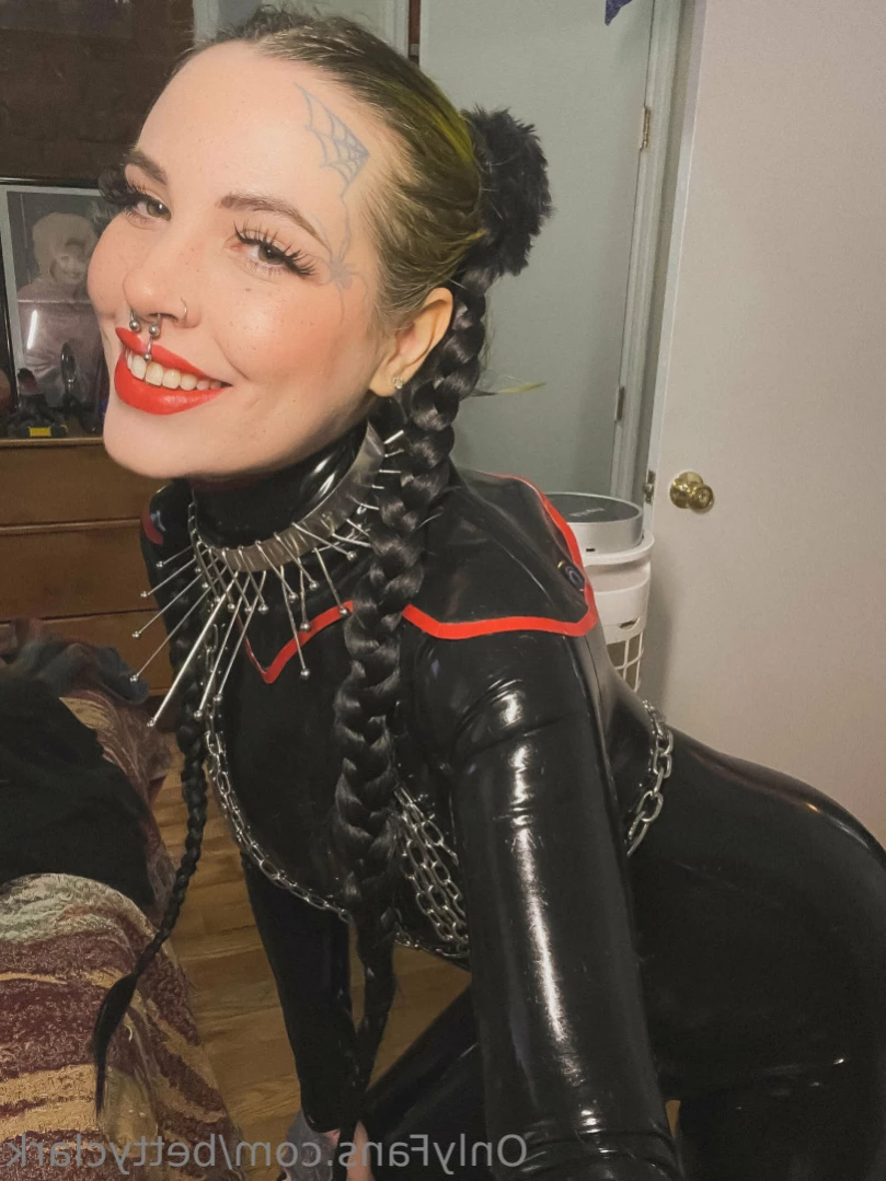 Backdoor Goth 🦇 [ bettyclark ] Onlyfans leaked photo 11411824 on Hotleaks.tv