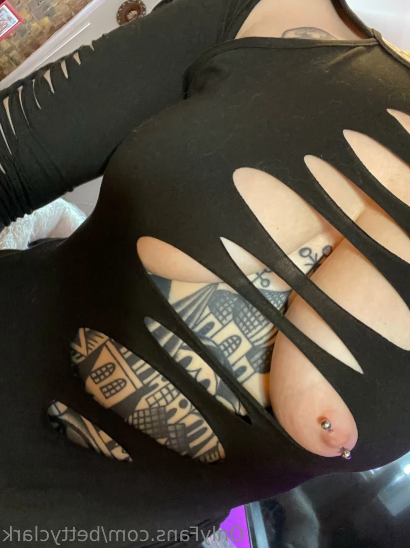 Backdoor Goth 🦇 [ bettyclark ] Onlyfans leaked photo 14984872 on Hotleaks.tv