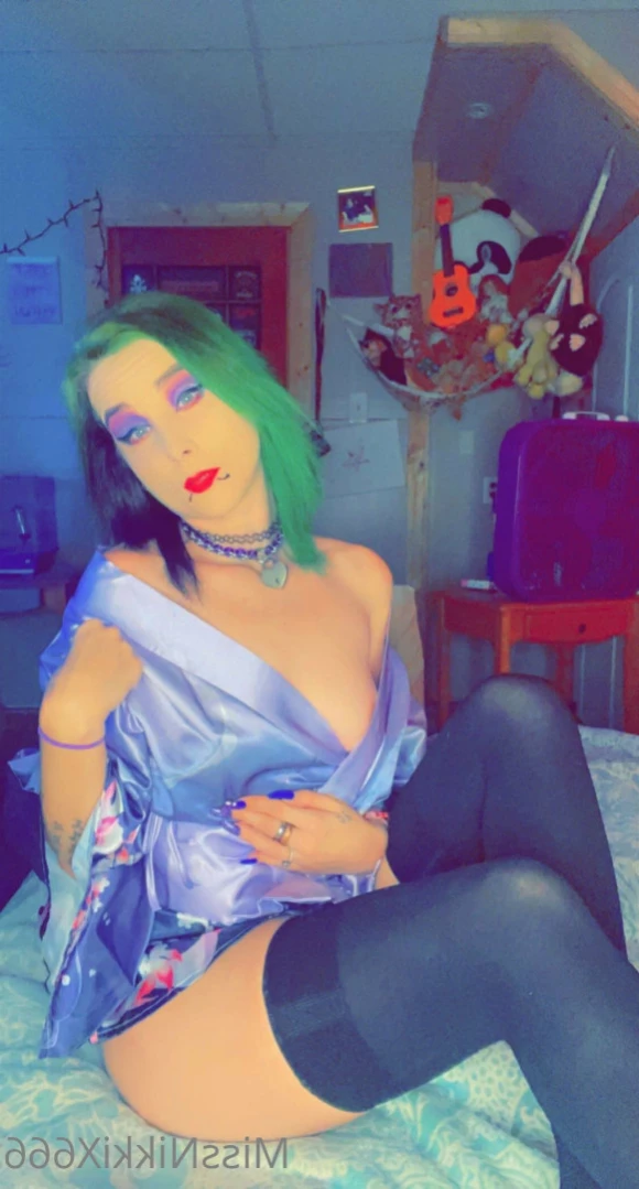 MissNikkiX666 [ bongbitch420 ] Onlyfans leaked photo 13083401 on Hotleaks.tv