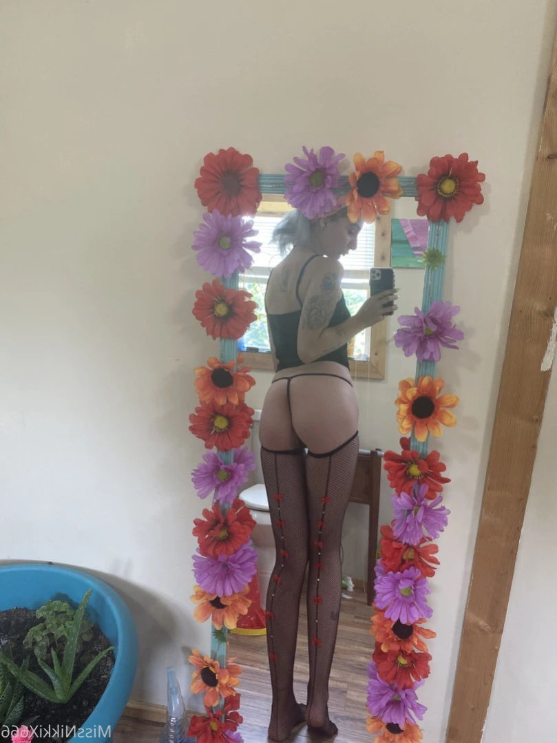 MissNikkiX666 [ bongbitch420 ] Onlyfans leaked photo 13573450 on Hotleaks.tv
