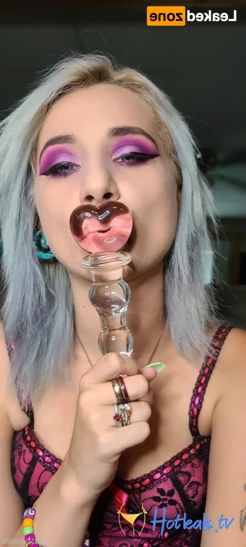 MissNikkiX666 [ bongbitch420 ] Onlyfans leaked photo 15186705 on Hotleaks.tv