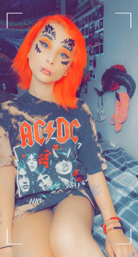 MissNikkiX666 [ bongbitch420 ] Onlyfans leaked photo 15567717 on Hotleaks.tv