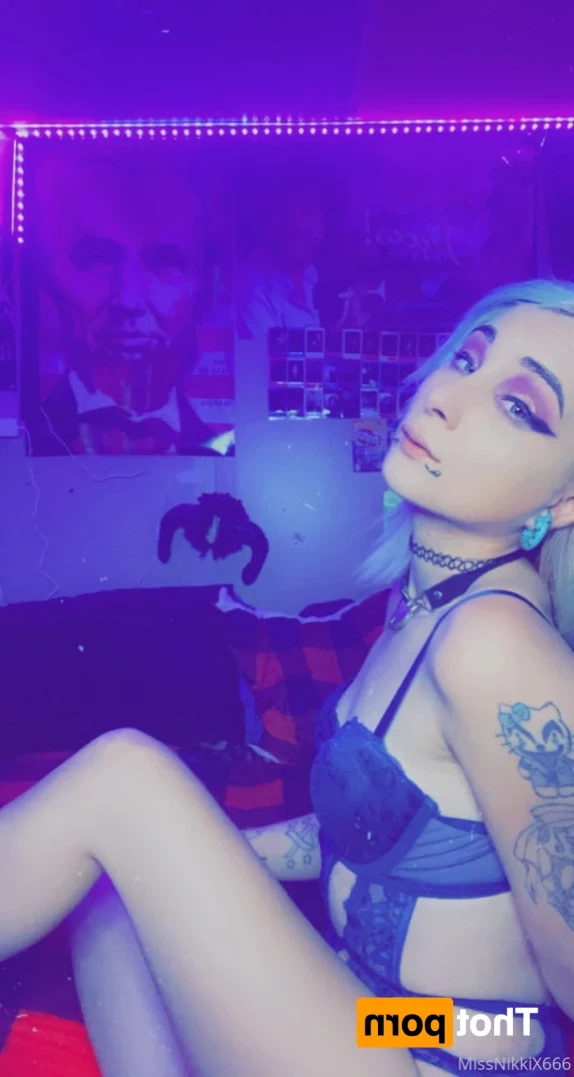 MissNikkiX666 [ bongbitch420 ] Onlyfans leaked photo 15568017 on Hotleaks.tv