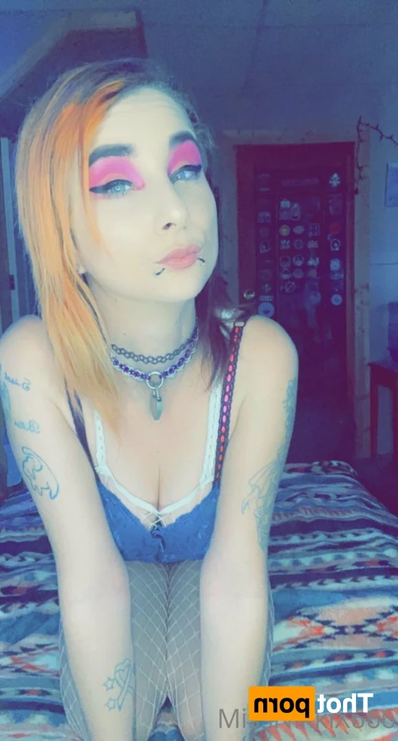 MissNikkiX666 [ bongbitch420 ] Onlyfans leaked photo 15568489 on Hotleaks.tv