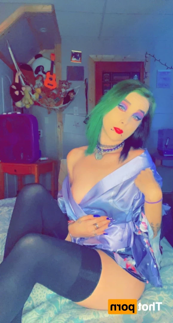 MissNikkiX666 [ bongbitch420 ] Onlyfans leaked photo 15568569 on Hotleaks.tv
