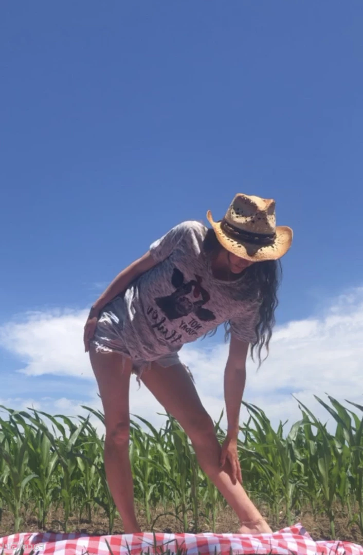 FarmGirl_Elizabeth [ farmgirl ] Onlyfans leaked photo 8576324 on Hotleaks.tv