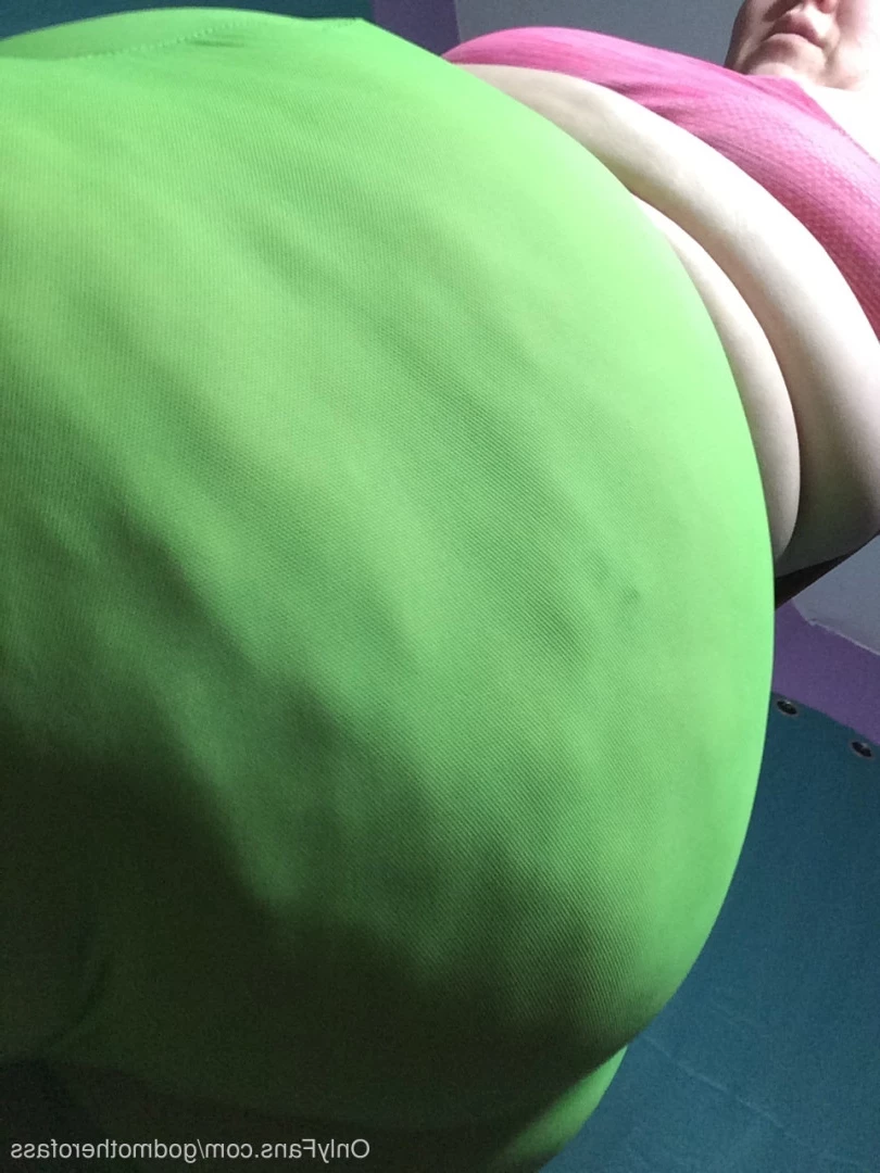 🧁GodMother Of Ass Mina Luciano🧁 [ godmotherofass ] Onlyfans leaked photo 8723684 on Hotleaks.tv